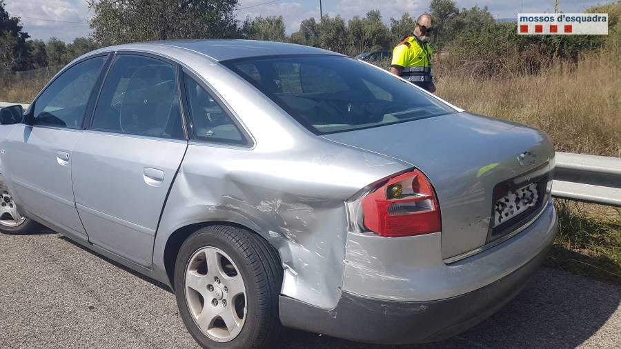 Imagen del coche que protagonizó la persecución por la autopista AP-7. Foto: mossos d’esquadra