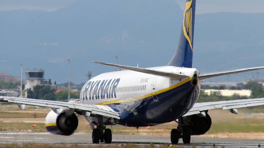Imagen de un avión de la compañía Ryanair. FOTO: A.González