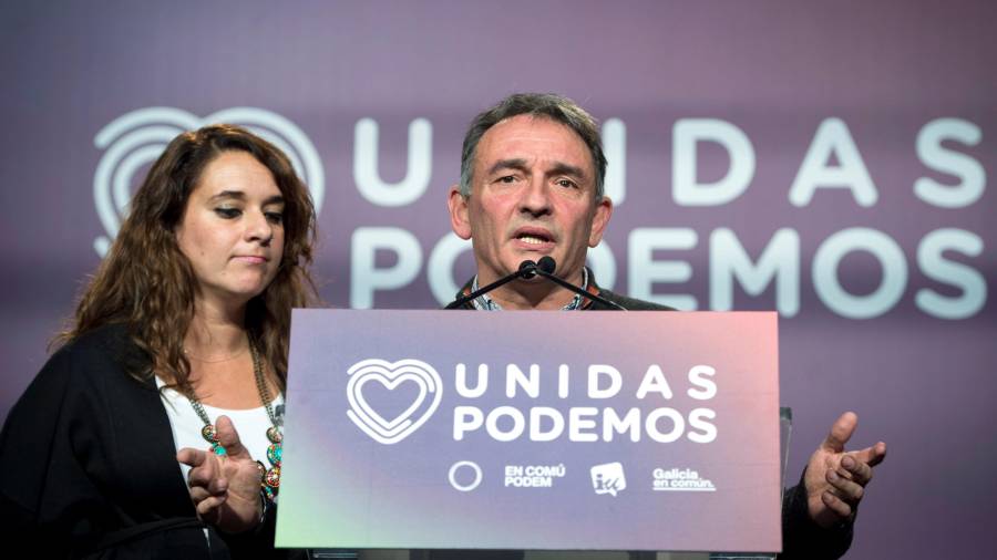 El candidato al congreso de Unidas Podemos, Enrique Santiago, durante su comparecencia ante los medios de comunicación