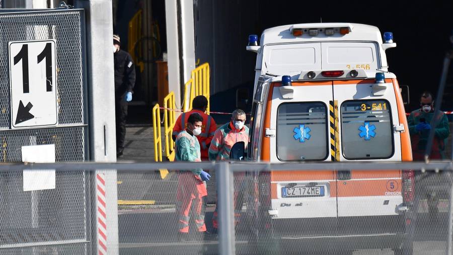 Imagen de los equipos de emergencia italianos. EFE