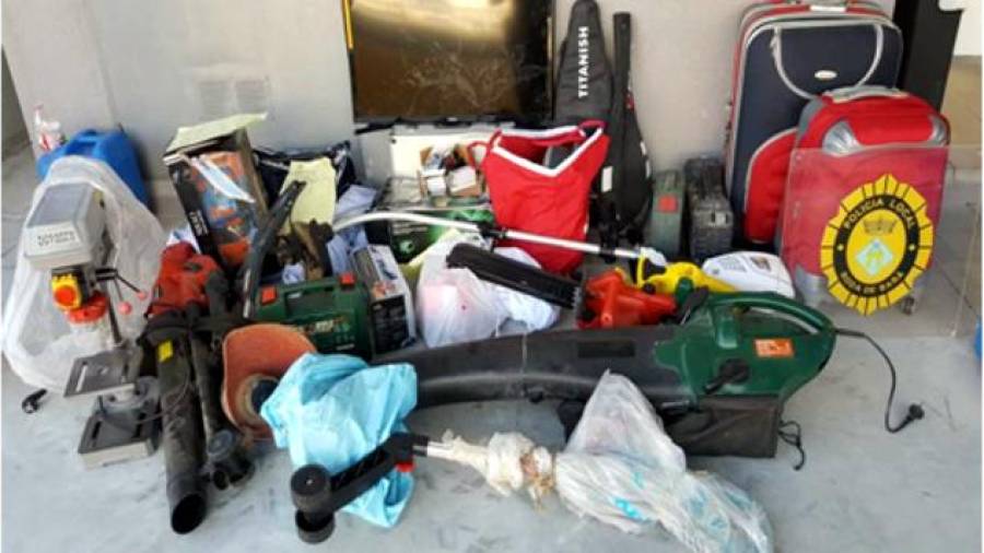Fotografia del material robat en diversos trasters de Roda de Berà. FOTO: Policia Local de Roda