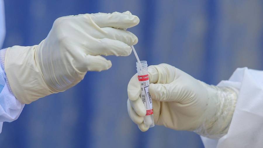 Los positivos de test serológicos de gente vacunada no sumarán como nuevos casos. Foto: EFE