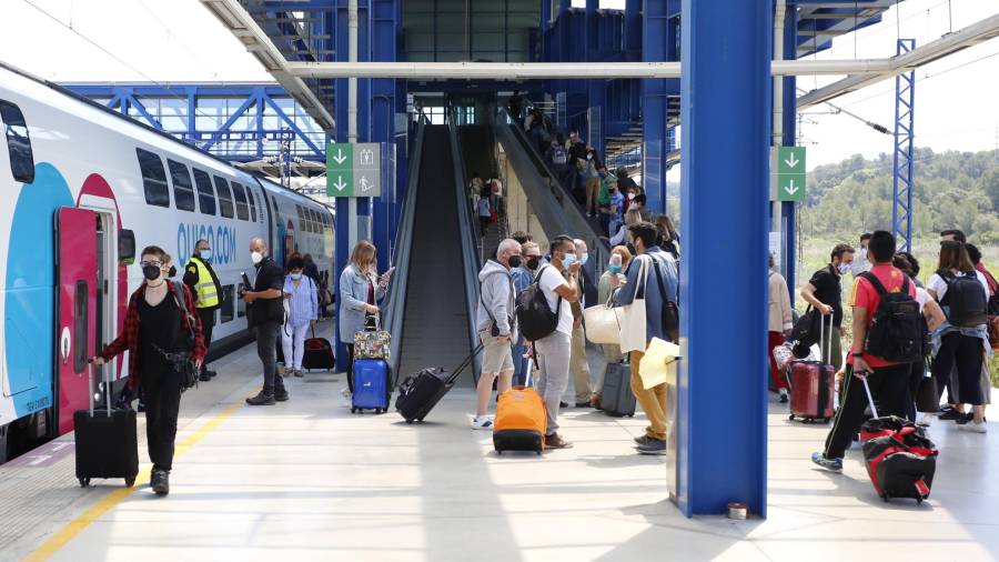 La afluencia de viajeros se ha incrementado con el servicio ‘low cost’. FOTO: PERE FERRÉ