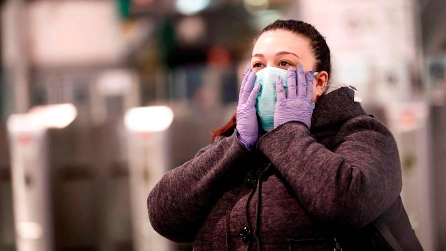 La mascarilla dejará de ser obligatoria en interiores después de Semana Santa. Foto: EFE