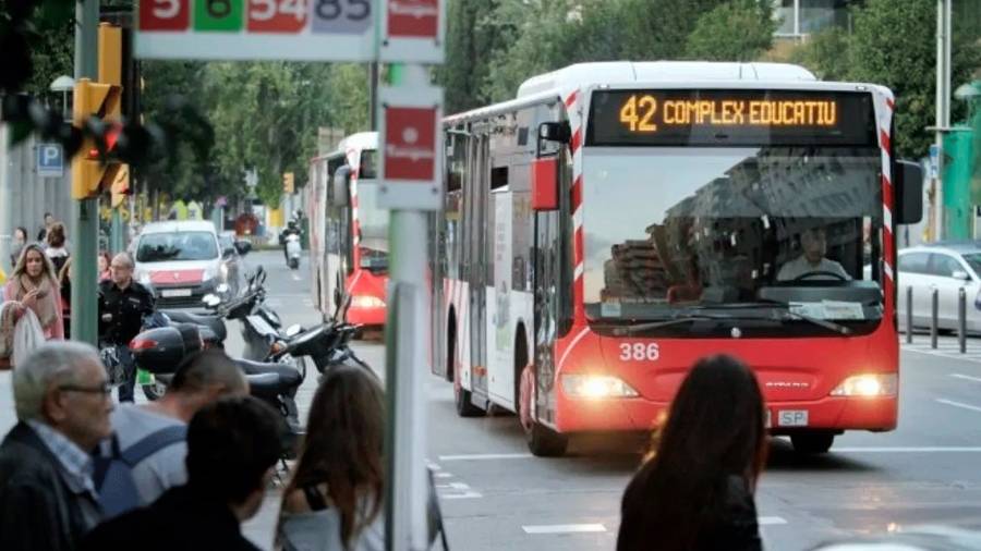 Los tarraconenses muestran su enfado por la falta de información sobre la huelga. Foto: Pere Ferré