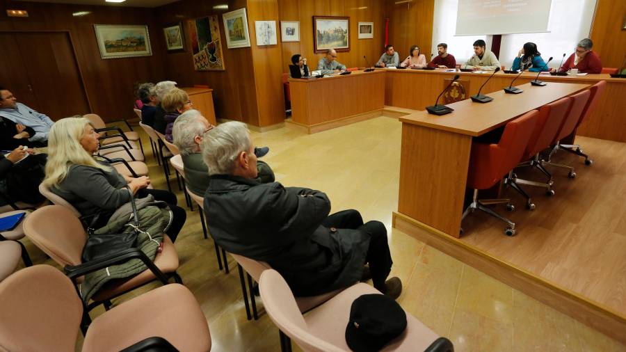 El Ayuntamiento celebró ayer la primera audiencia pública después de tres años sin hacerse. FOTO:PERE FERRÉ