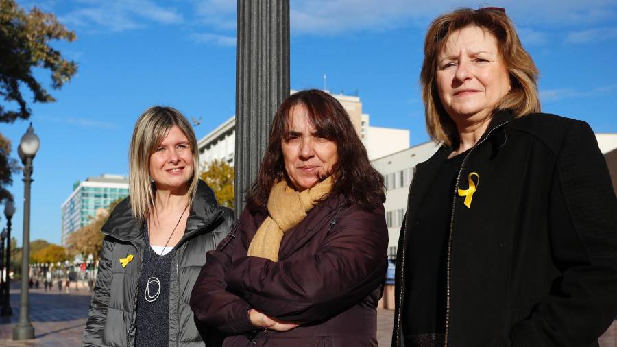 Noemí Llauradó, Yolanda López y Teresa Pallarès, el pasado miércoles en el encuentro que organizó este periódico. FOTO: Pere Ferré