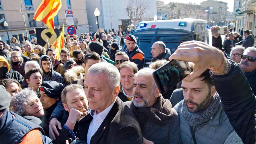 Tensión en el acto de Ciutadans en Torroella de Montgrí. FOTO: EFE