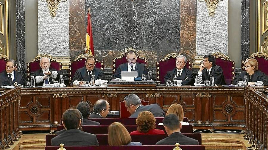 Los siete jueces del Tribunal Supremo. En el centro, el presidente, Manuel Marchena. Foto: Efe