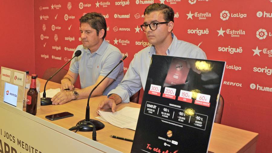 El director general del Nàstic, Lluís Fàbregas, junto con el director de Márketing, José Andreu, durante la presentación de la campaña de abonados de la temporada 2018/19. FOTO: Alfredo González