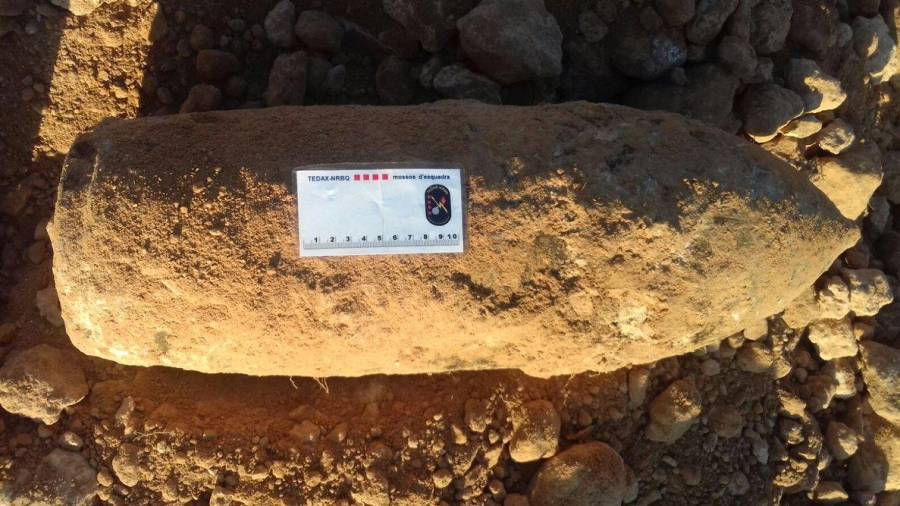 L'explosiu trobat en un terreny de Roda de Berà. Foto: Mossos d'Esquadra