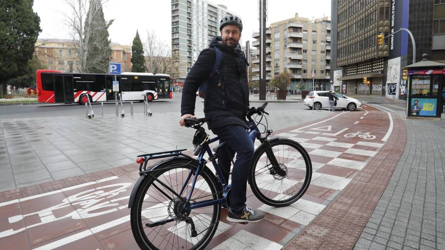 El concejal de Territori, Xavier Puig, en el carril bici de la Imperial Tarraco. foto: pere ferré