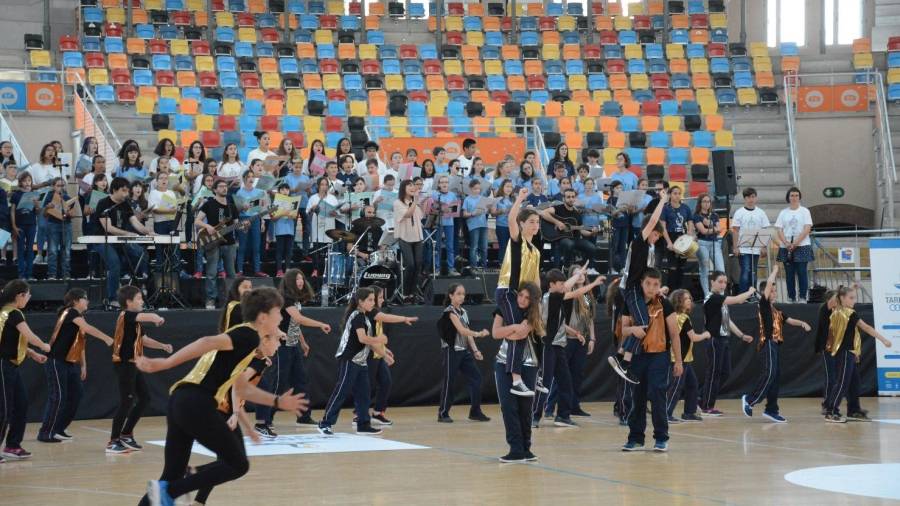 2.500 niños cantan el himno de los Juegos en la TAP