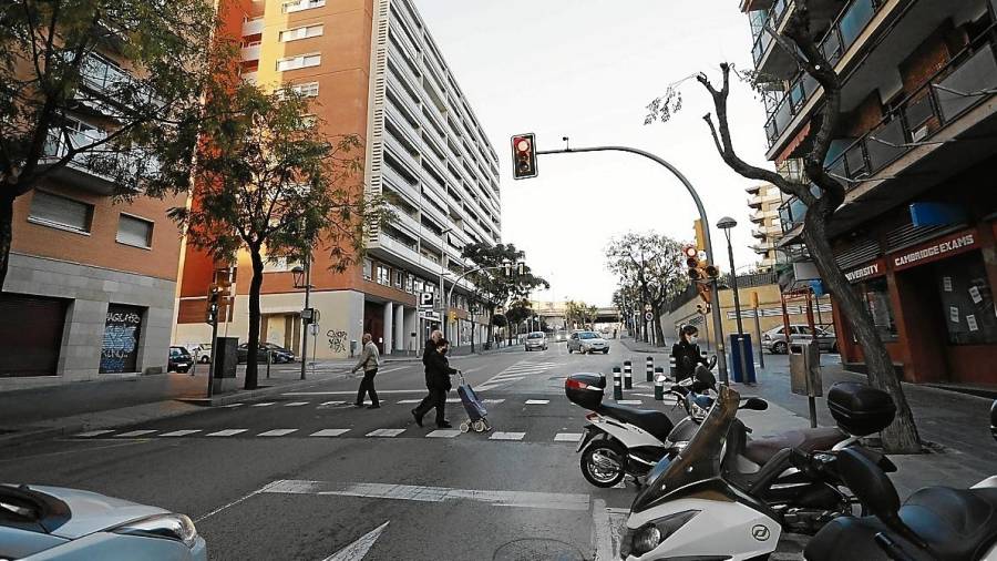 Dos de los robos fueron cometidos en el mismo bloque de la calle Rovira i Virgili. FOTO: PERE FERRÉ