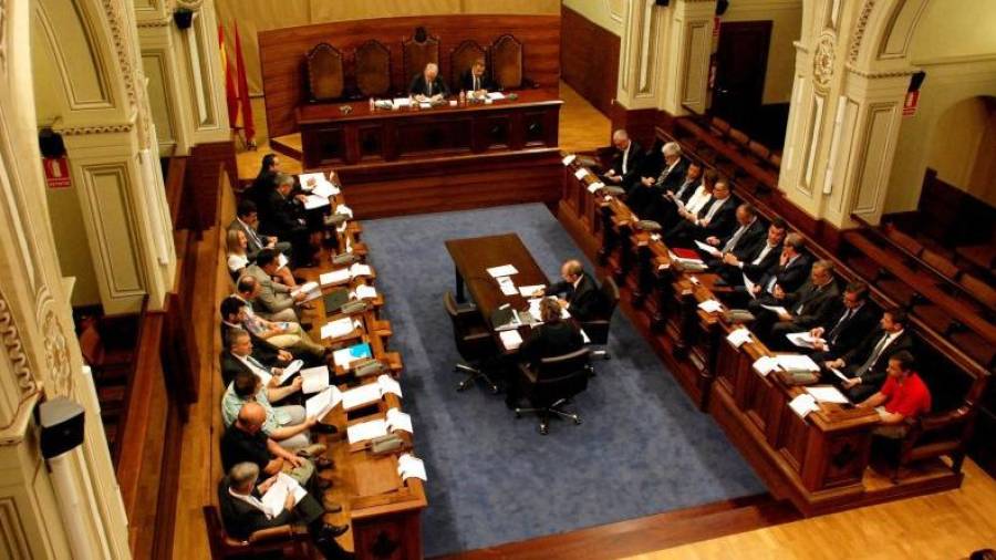 Imagen de un pleno en la legislatura que ahora termina. FOTO: DT