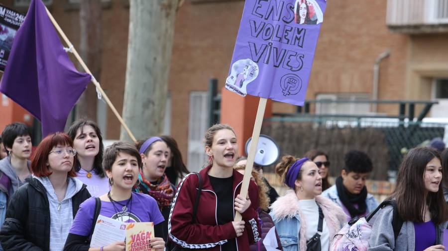 Imagenes de una manifestaci&oacute;n en Reus para la Vaga General Feminista. FOTO: CEDIDA