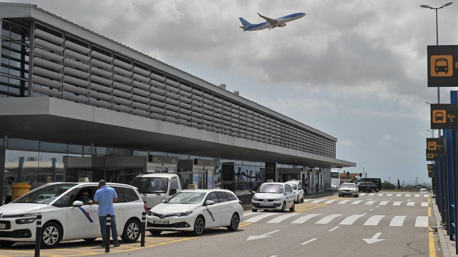 El ministro puso de manifiesto los datos positivos del aeródromo reusense, como los de El Prat y los de Girona. FOTO: alfredo gonzález