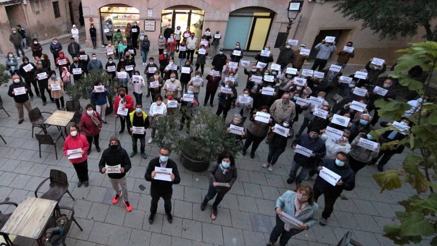 Afectados por la quiebra de la Cooperativa de L’Aleixar se concentraron el 2 de octubre para reclamar justicia. FOTO: CEDIDA