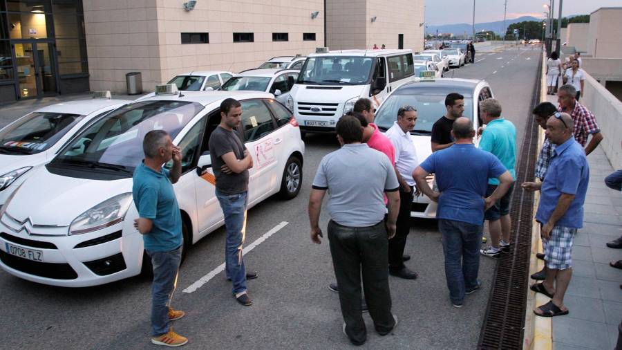 El conflicto del taxi en el Camp de Tarragona estalló cuando se inauguró la estación del AVE. Foto: DT