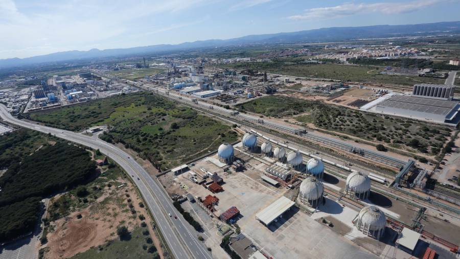 Imagen aérea de la zona del Polígon Sud, situado en el entorno de los barrios de ponent y la Canonja. Foto: Pere Ferré