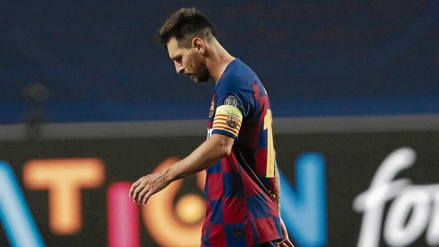 Leo Messi, cabizbajo, durante el partido de Champions ante el Bayern. Foto: EFE