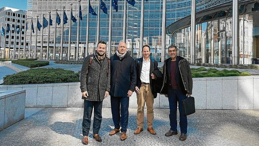 Lluís Soler, Josep Caparrós, Rafa Sánchez i Castor Gonell, a Brussel·les. foto: cedida