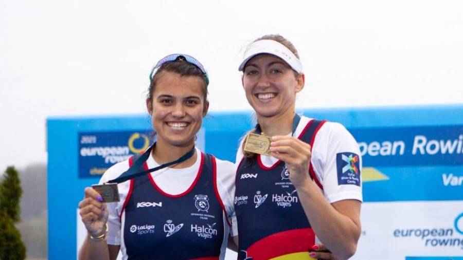 Aina Cid y Virgina Díaz, con su medalla. FOTO: DT