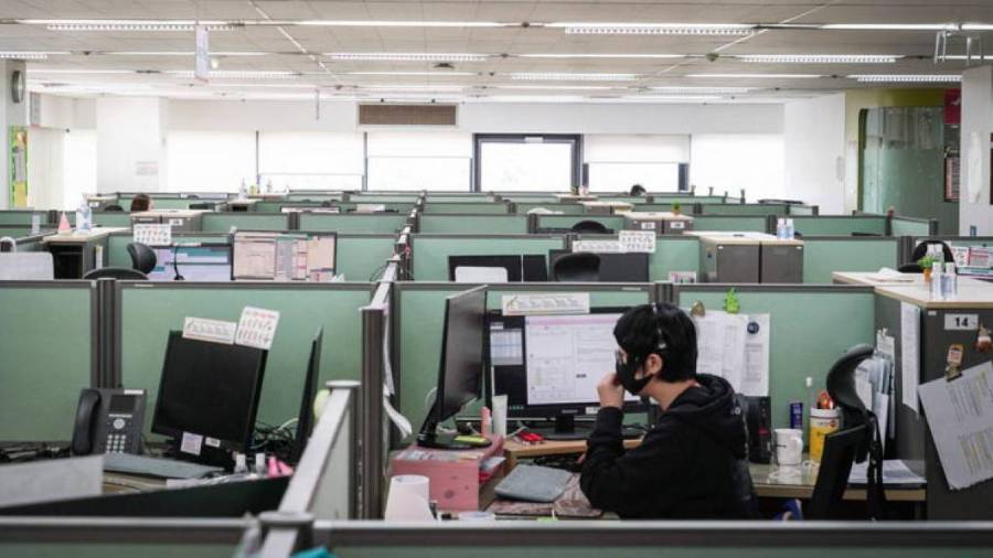 Los europeos trabajan una media de 37 horas semanales