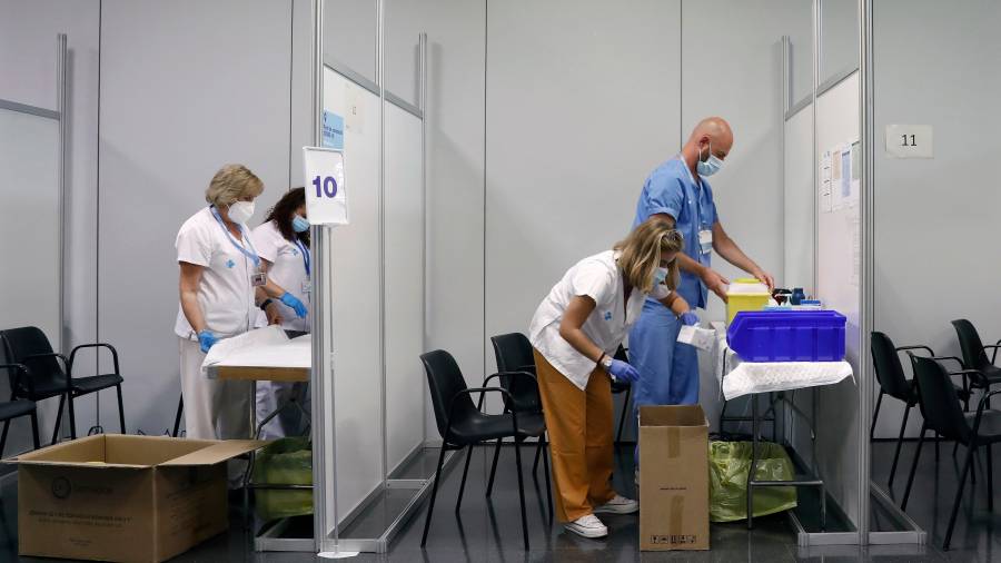 Catalunya vacunará a la vez de la gripe y la tercera dosis a los mayores de 70 años