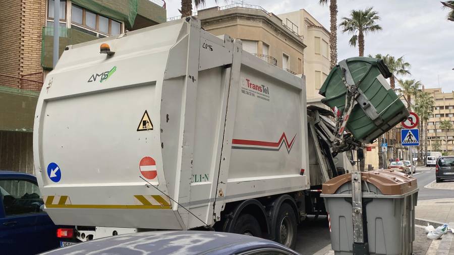 Imagen de archivo de un camión de la basura de Reus. FOTO: Alfredo González
