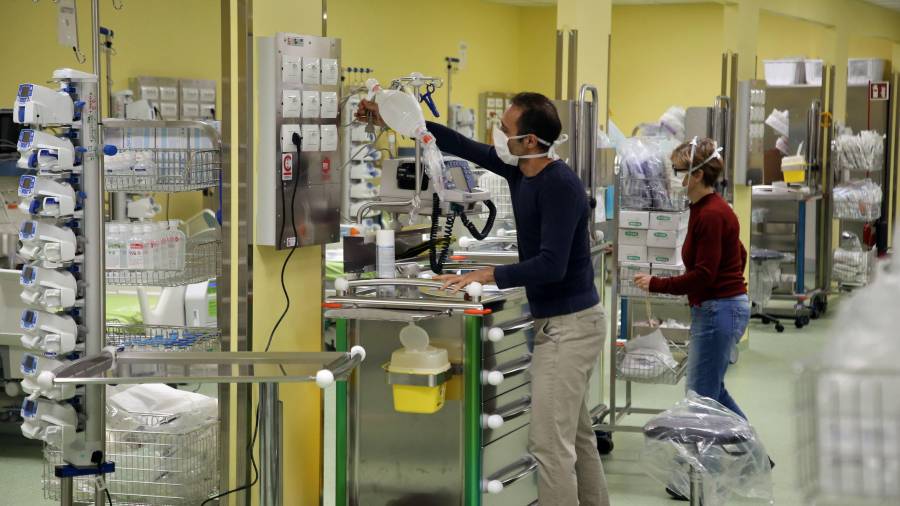 Imagen de un hospital de cuidado intensivo en Italia. EFE