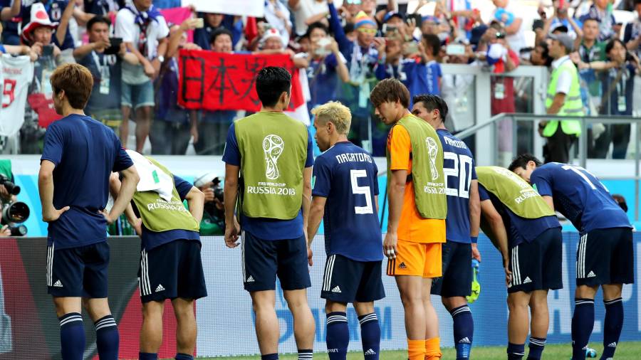 Japón esperó en el campo el final del Colombia-Senegal. Al confirmarse la victoria cafetera, los nipones pasan ronda. FOTO: EFE