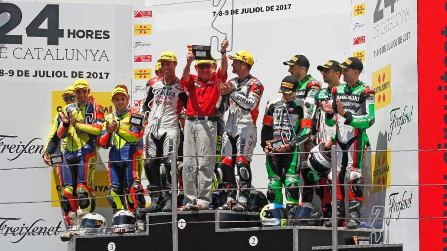 El equipo Yamalube Folch Endurance, en lo más alto del podio del Circuit de Catalunya. Foto: Miquel Rovira/ Roger Sala