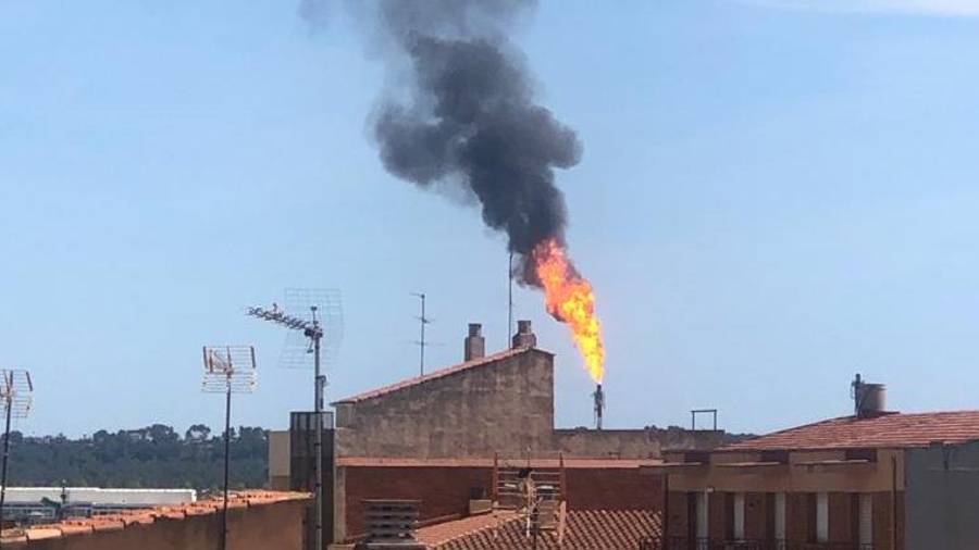 Imagen de la llamarada desde La Pobla de Mafumet.