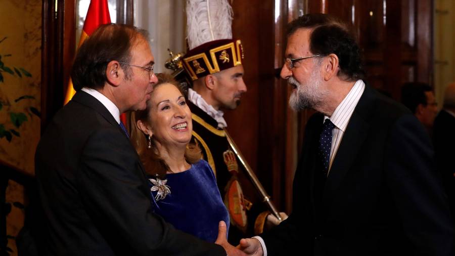 Rajoy se abre a reformar la Constitución cuando haya consenso y no para 'contentar' a los separatistas
