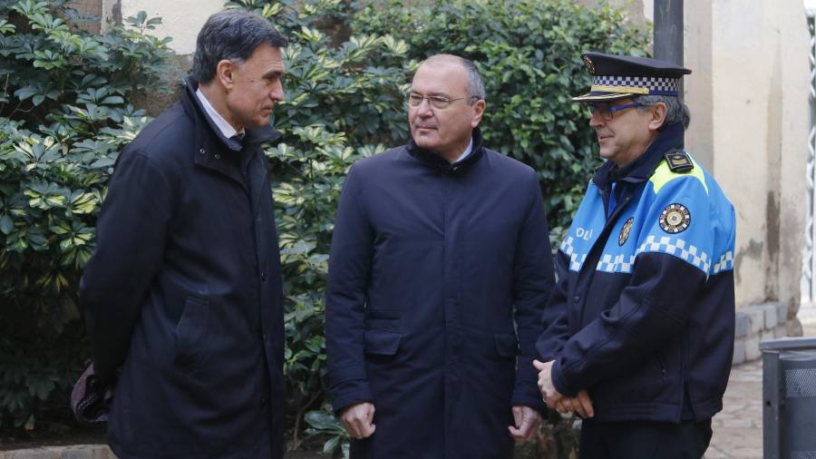L'alcalde de Reus, Carles Pellicer (mig), amb Joaquim Enrech, regidor de Seguretat, i Ricard Pagès, cap de la Guàrdia Urbana. FOTO: ACN