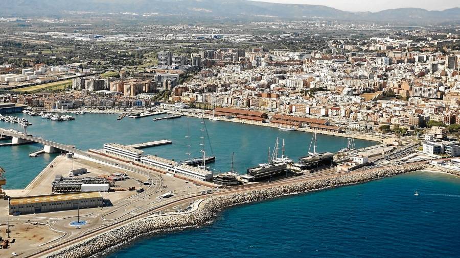 Según los últimos datos, el Producto Interior Bruto (PIB) de la provincia de Tarragona llega hasta los 22.000 millones de euros. FOTO: Pere Ferré
