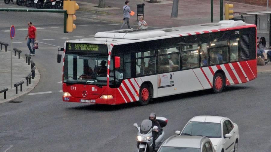 Un autobús de la EMT de Tarragona. FOTO: DT
