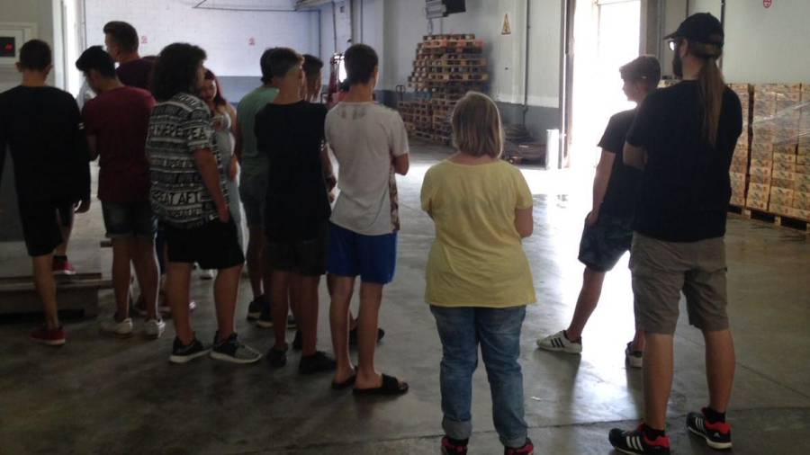 Els alumnes de la UEC de Torredembarra visiten la Confraria de Pescadors de Tarragona. Foto: Cedida