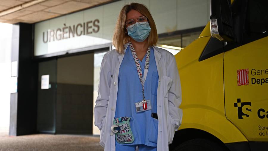 Teia Laza, estudiante de 4º de Enfermería, en el Hospital Sant Joan. FOTO: A.G