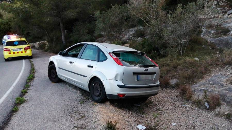 Imagen del coche tras el accidente en Bellvei. Cedida