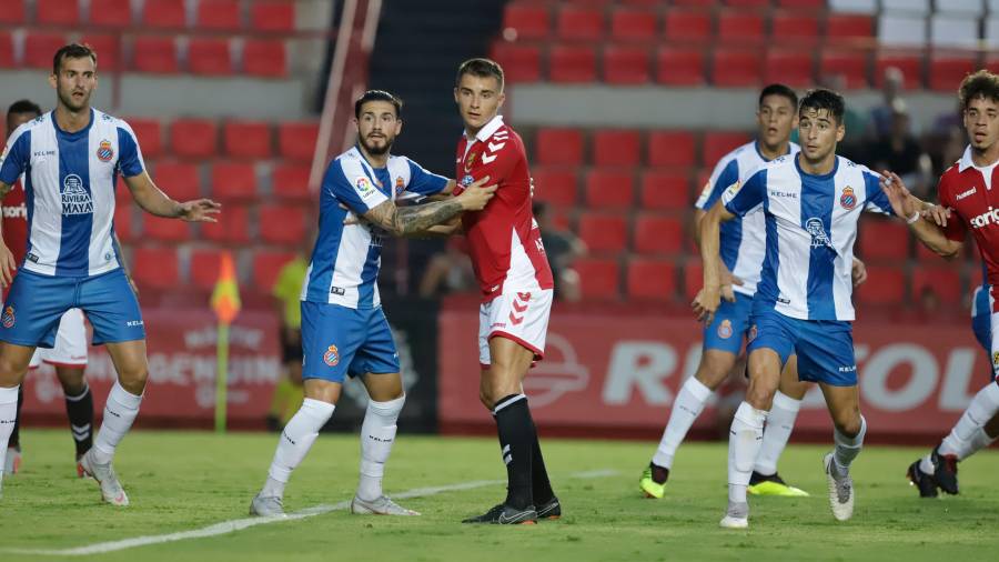 Salva Ferrer en un partido de pretemporada frente al Espanyol. Foto: Pere Ferré