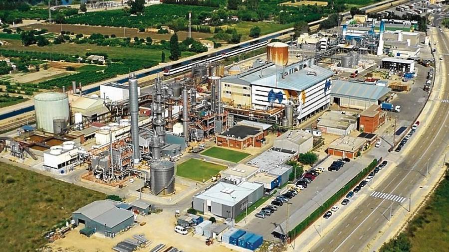 Imagen aérea de la fábrica de Ercros en Tortosa, donde recientemente se ha puesto en marcha una ampliación. FOTO: Cedida