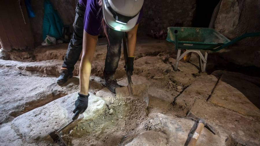 Los trabajos de excavación han sido adjudicados a la empresa EOS Arqueología SCP por un valor de 24.313,88 € IVA excluido. Cedida