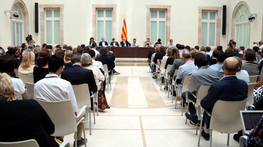 Imatge general de l'acte de presentació de la llei del referèndum a l'auditori del Parlament. Foto: Maria Belmez/ACN