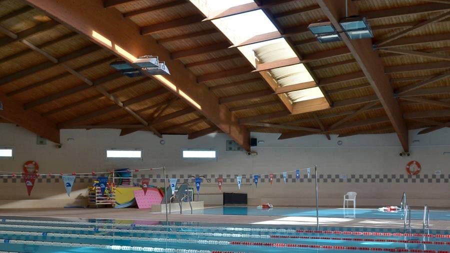 Las dos piscinas cubiertas municipales del Pabellón de Deportes de Cambrils entraron en funcionamiento en 1995. Foto: DT