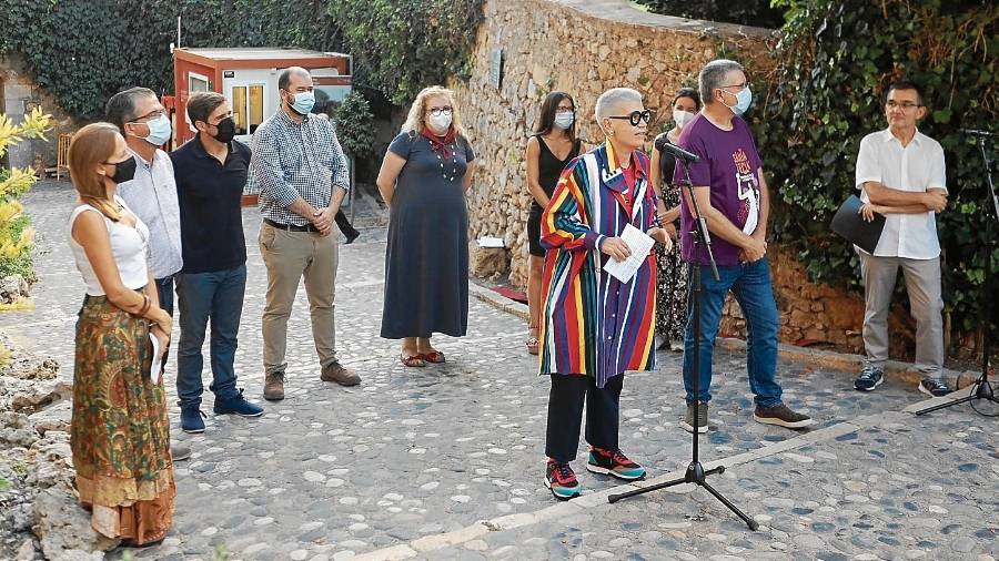 Imagen de la Perpetuadora, Roser Olivé, durante su discurso ayer en ‘La Crida’, a los pies de la Muralla romana. FOTO: Alba Mariné