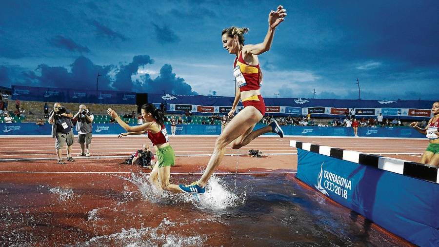 Aspecto que ofrecía la pista de atletismo de la Anella Mediterrània durante una de las competiciones. FOTO: pere ferré