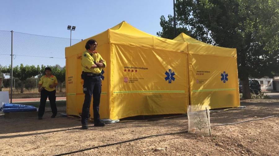 Puesto de control para atención médica en el incendio de la Ribera d'Ebre. FOTO: SEM