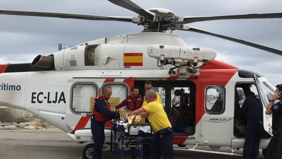 El helicóptero ha localizado al náufrago y lo ha trasladado al puerto marítimo. Foto: Salvamento Marítimo